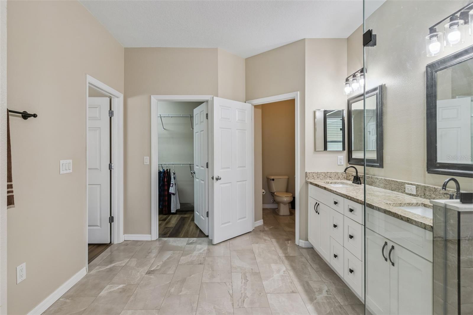 Image 32 of 77 For 15940 Ternglade Drive