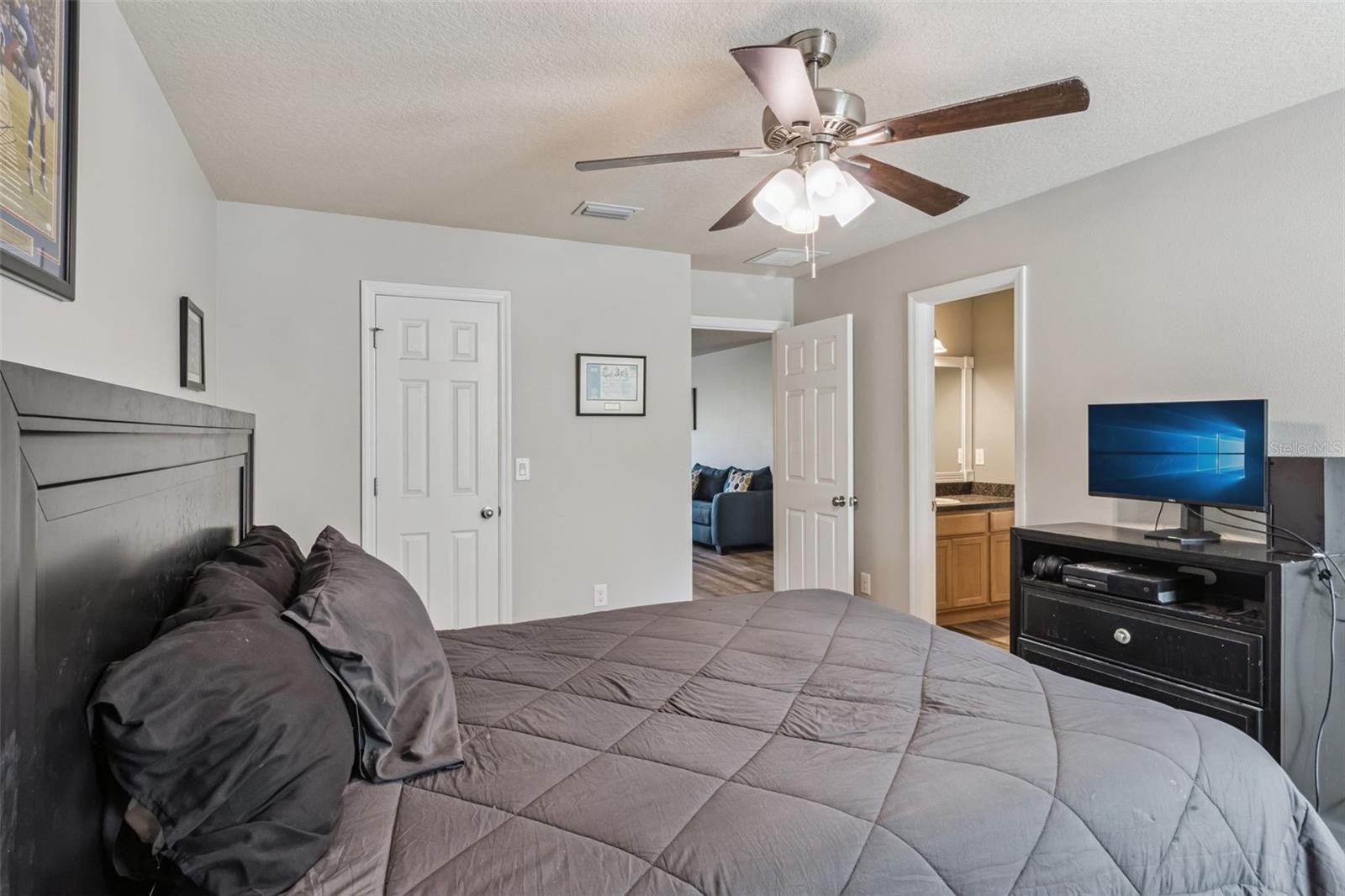 Image 34 of 77 For 15940 Ternglade Drive