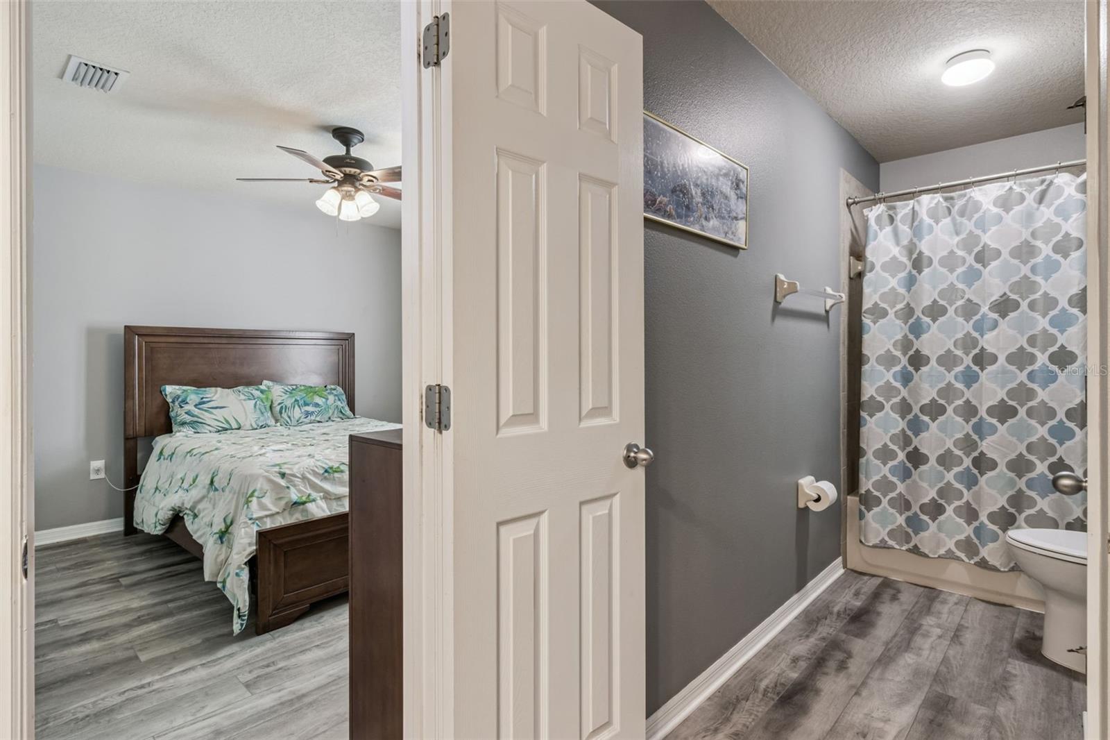 Image 36 of 77 For 15940 Ternglade Drive