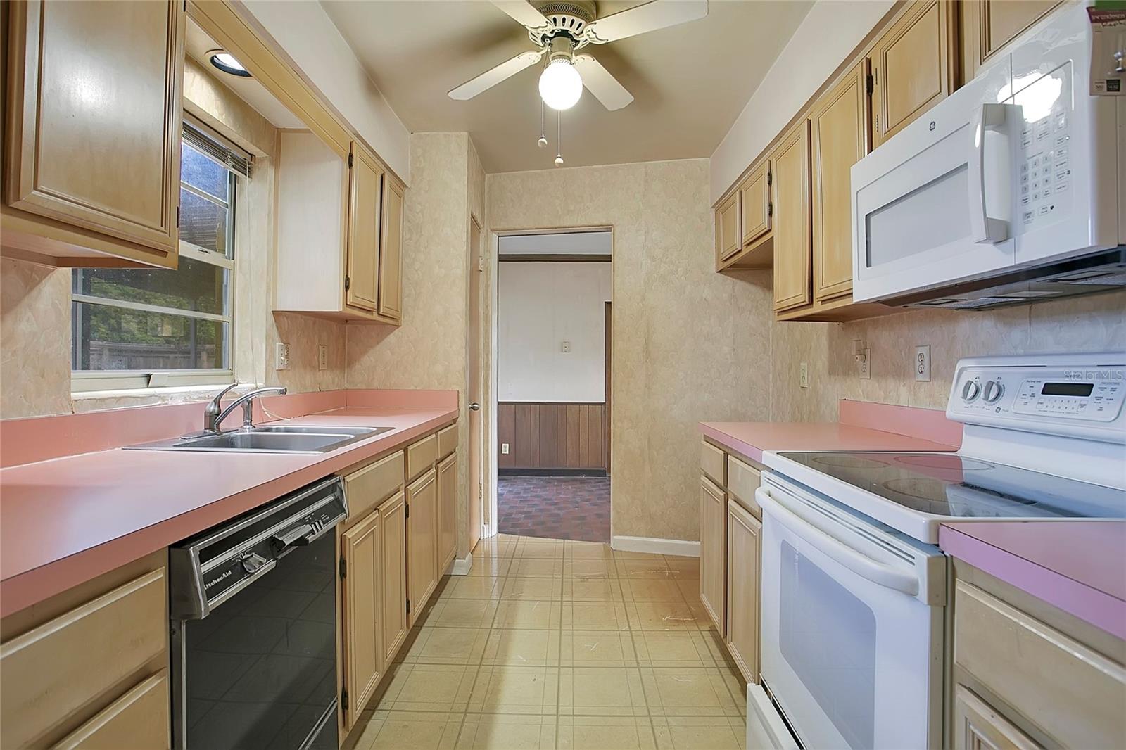 Image 11 of 38 For 633 Lander Road