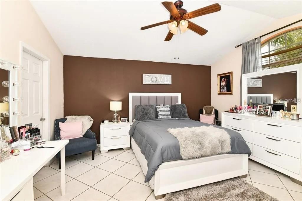 Image 14 of 17 For 436 Lake Shore Parkway