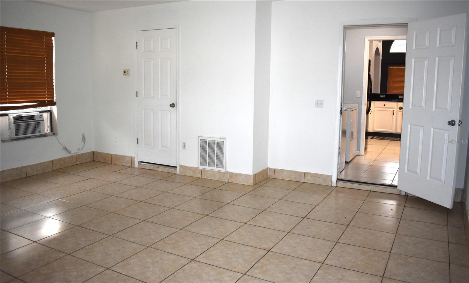 Image 5 of 17 For 436 Lake Shore Parkway