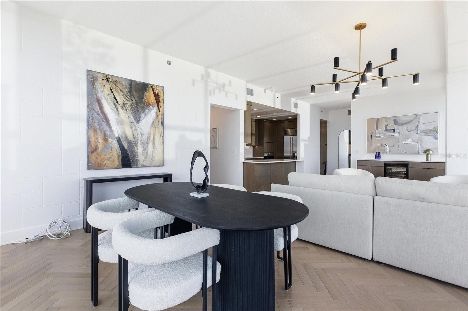 Image 10 of 47 For 150 Robinson Street 30c