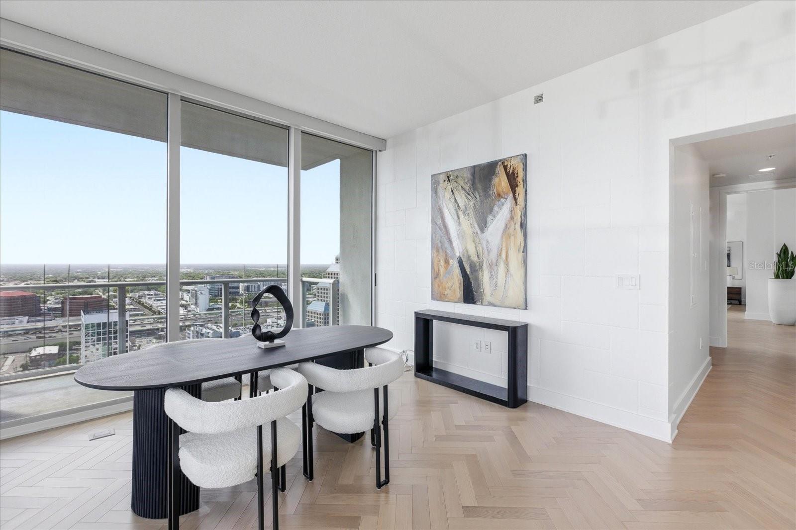 Image 12 of 47 For 150 Robinson Street 30c