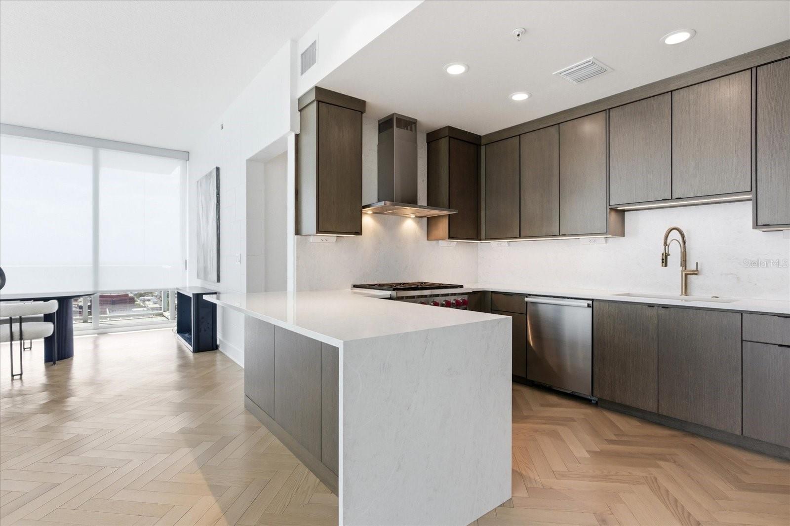 Image 16 of 47 For 150 Robinson Street 30c