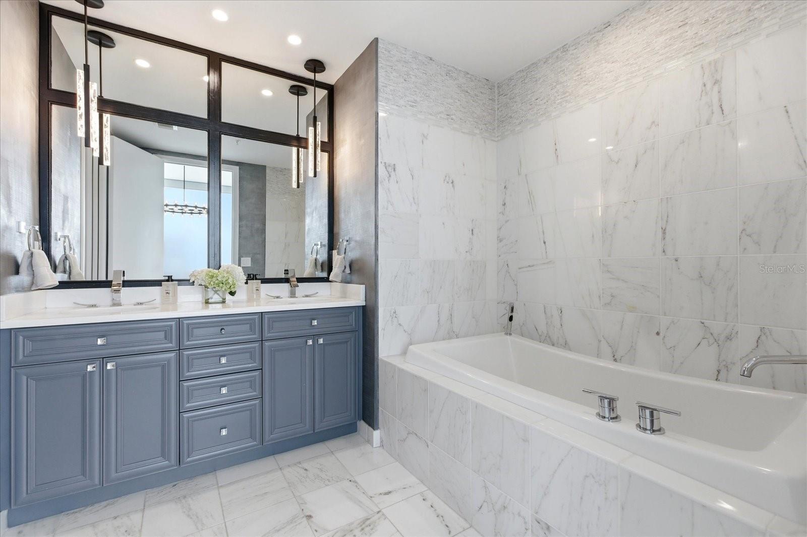 Image 24 of 47 For 150 Robinson Street 30c