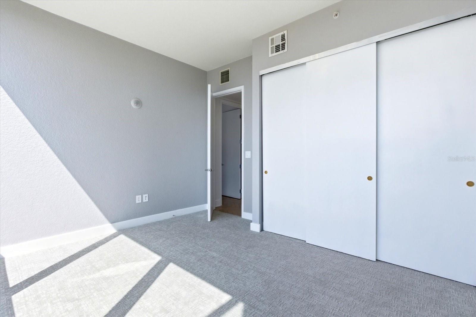 Image 32 of 47 For 150 Robinson Street 30c