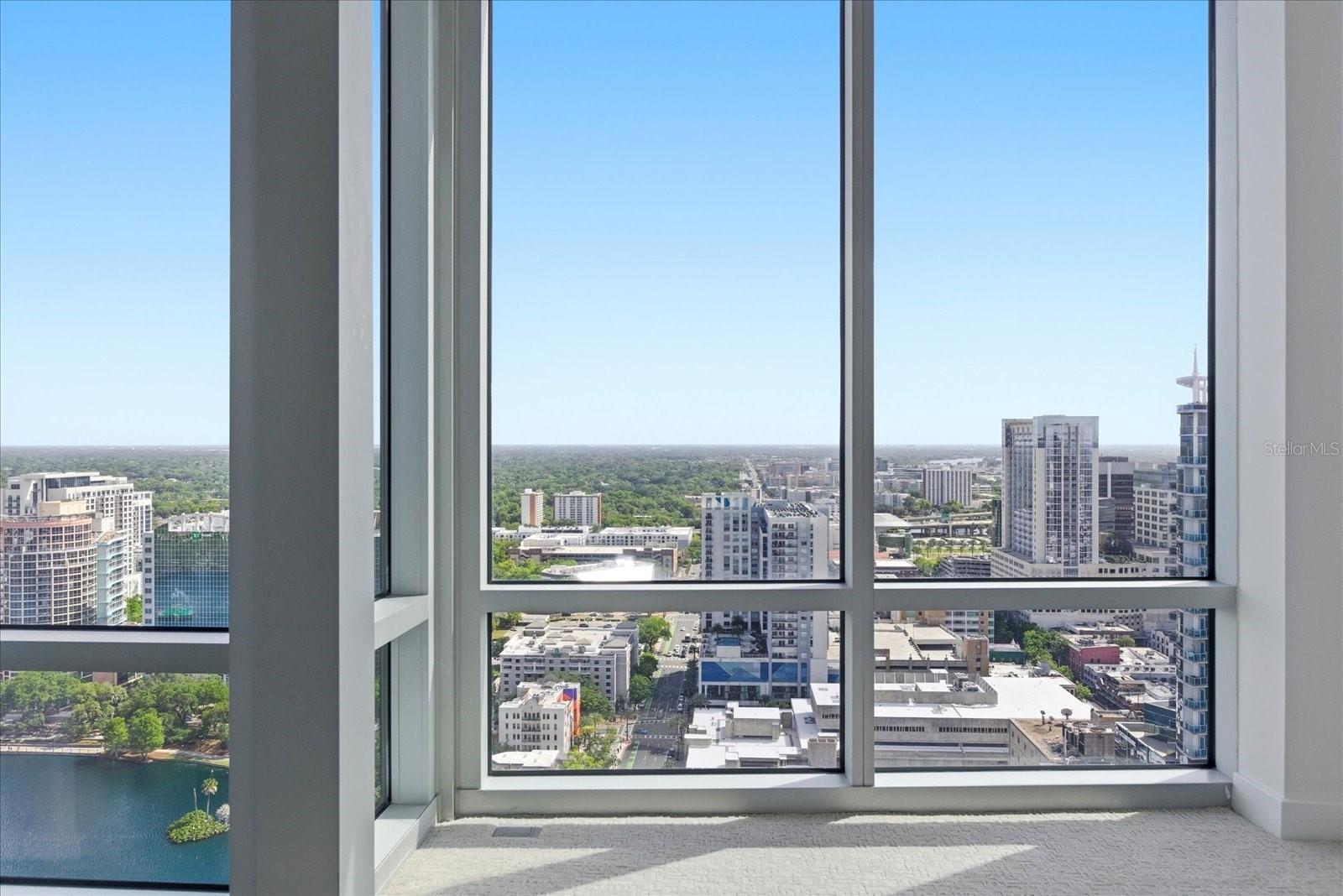 Image 36 of 47 For 150 Robinson Street 30c