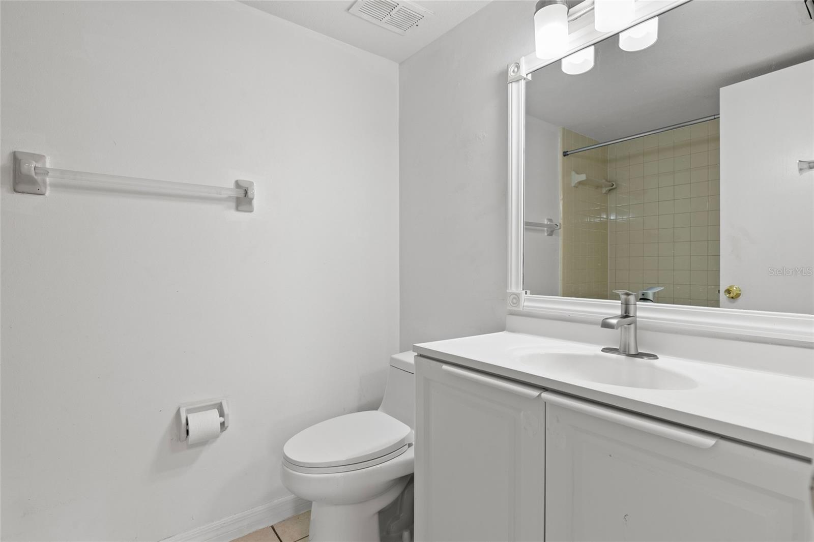 Image 15 of 42 For 1064 Lotus Parkway 941