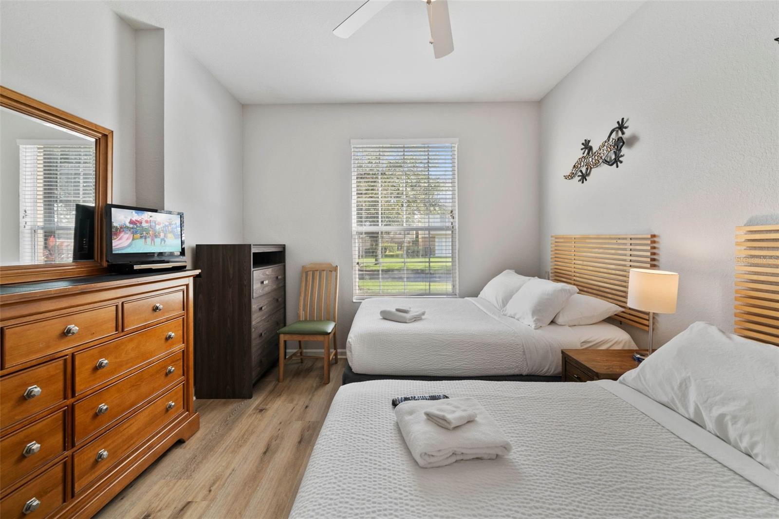 Image 21 of 44 For 4802 Cayview Avenue 10814