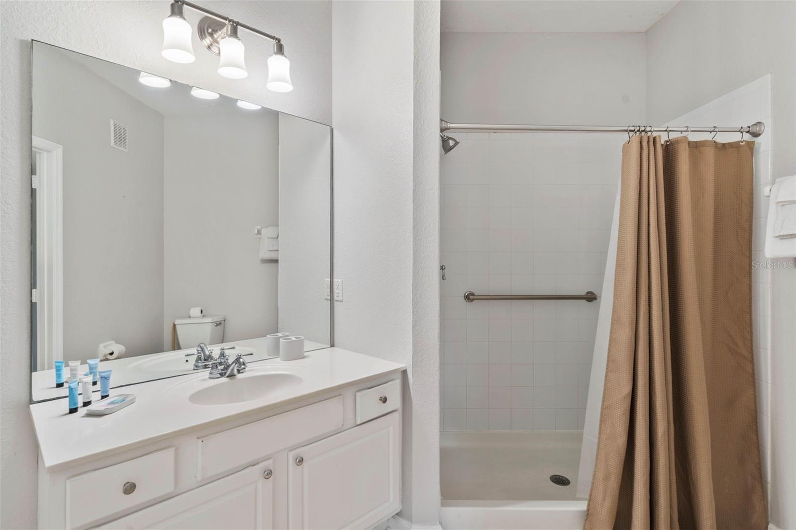 Image 26 of 44 For 4802 Cayview Avenue 10814