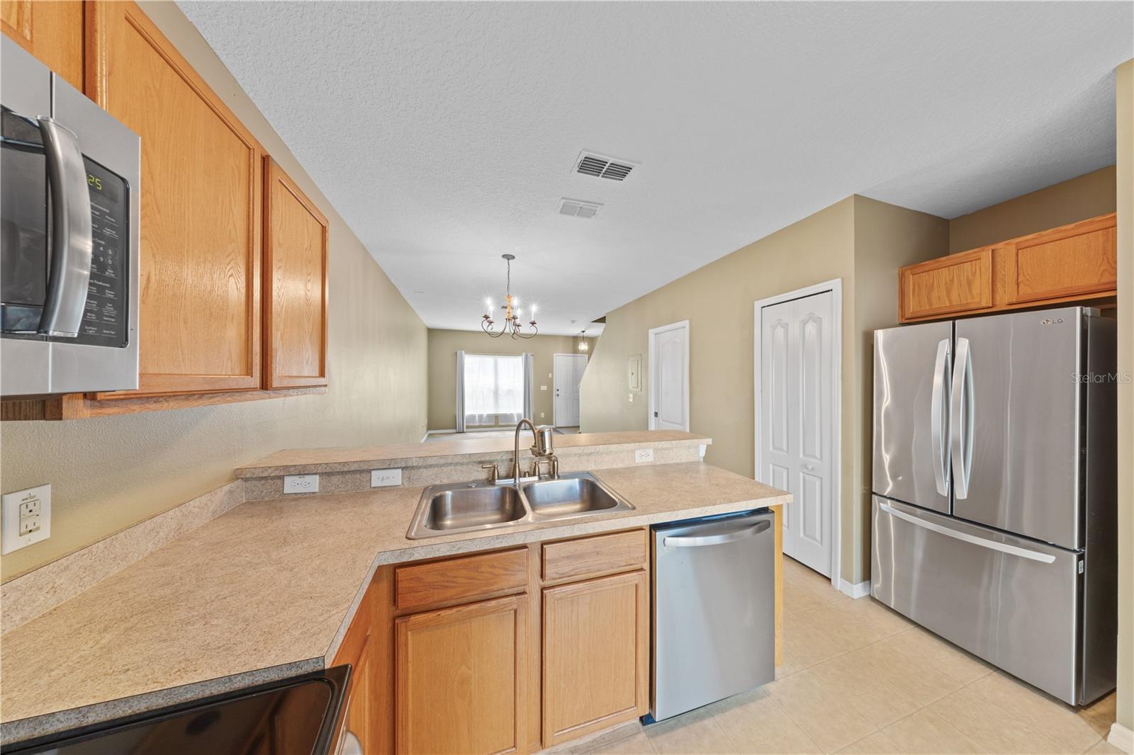 Image 10 of 62 For 122 Wilton Circle