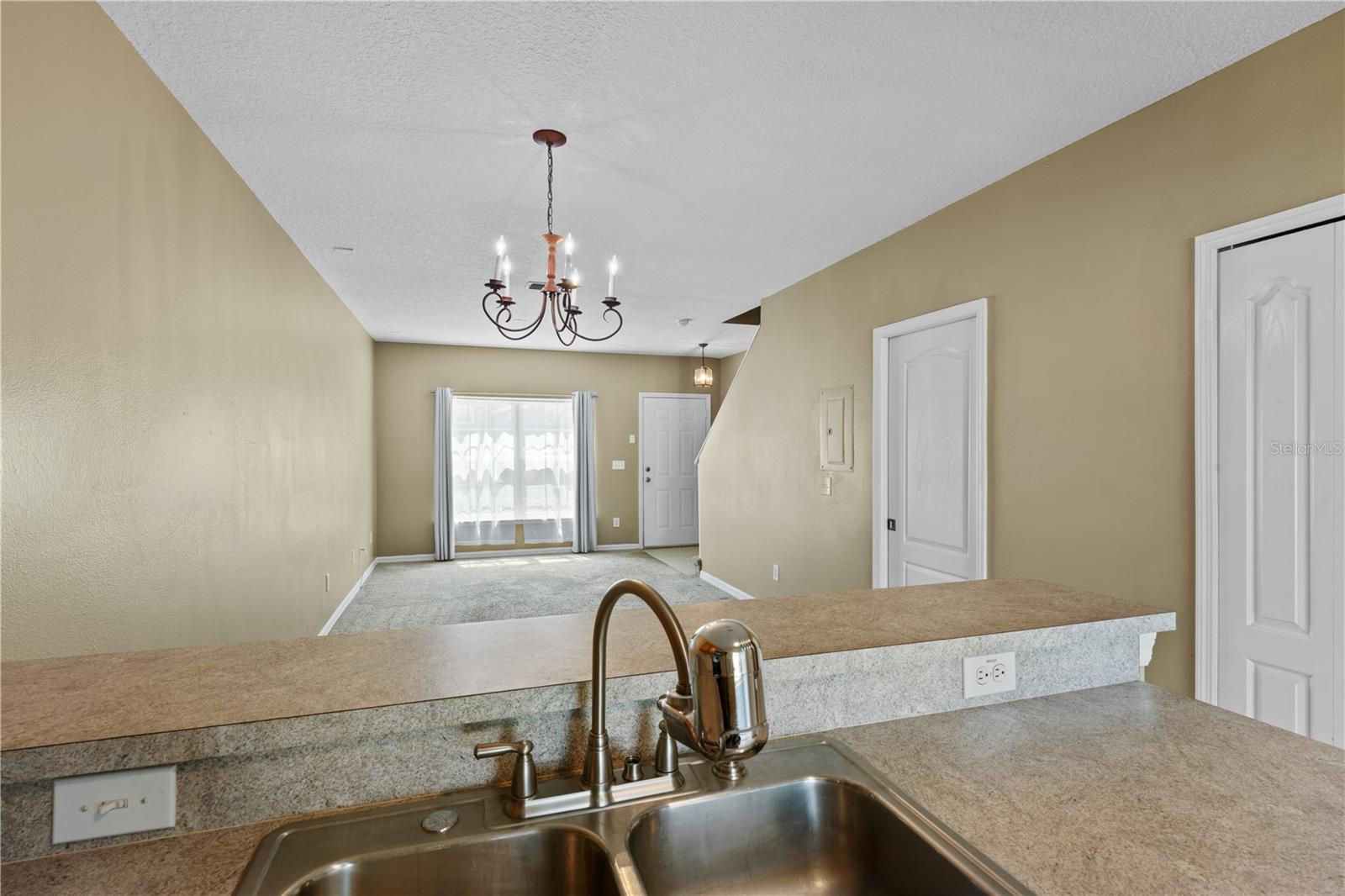 Image 13 of 62 For 122 Wilton Circle