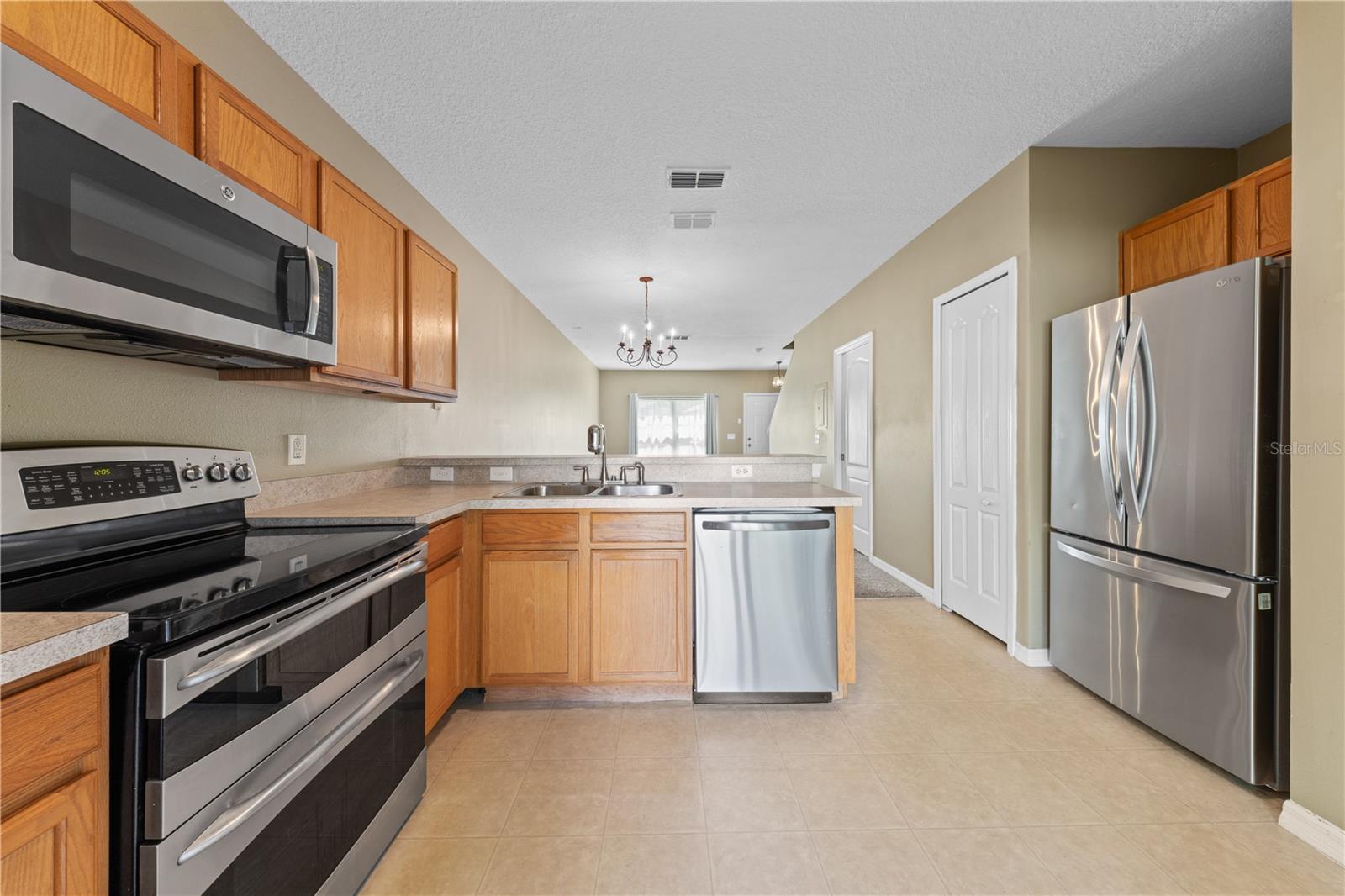 Image 17 of 62 For 122 Wilton Circle