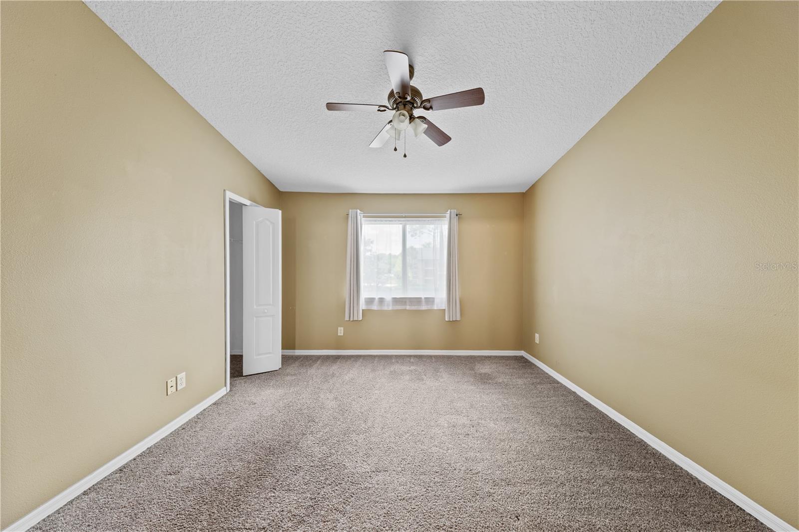 Image 35 of 62 For 122 Wilton Circle