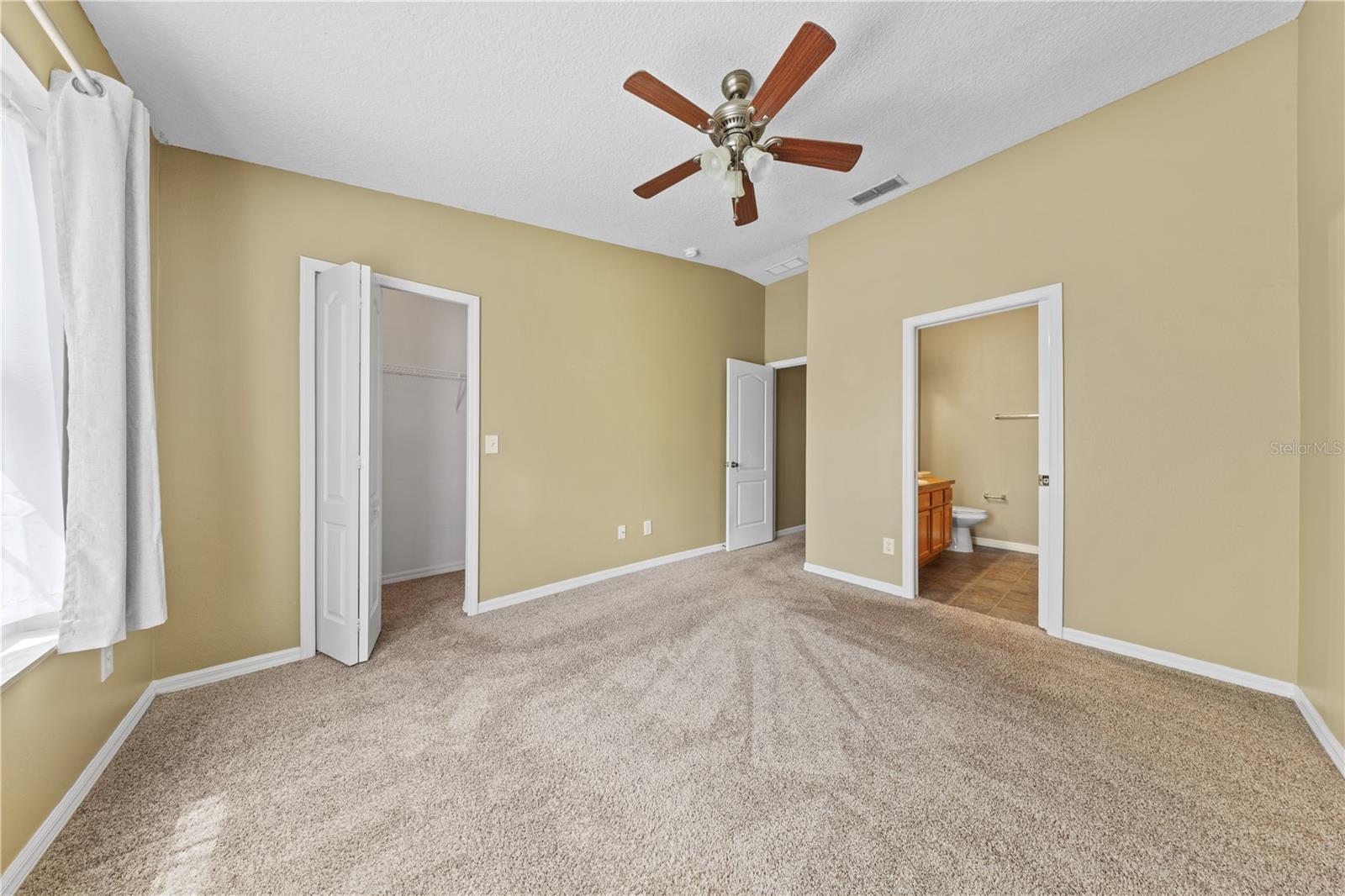 Image 40 of 62 For 122 Wilton Circle