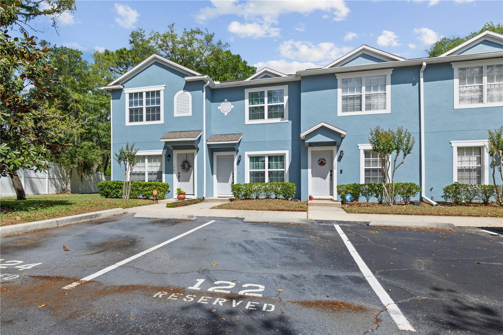 Image 5 of 62 For 122 Wilton Circle