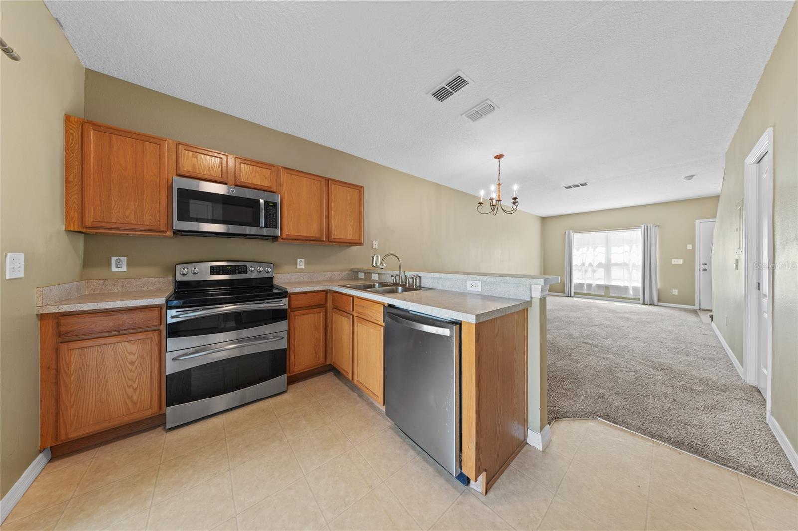 Image 8 of 62 For 122 Wilton Circle