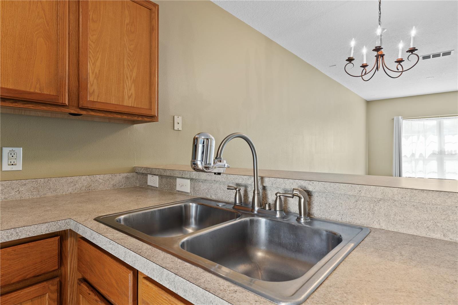 Image 9 of 62 For 122 Wilton Circle