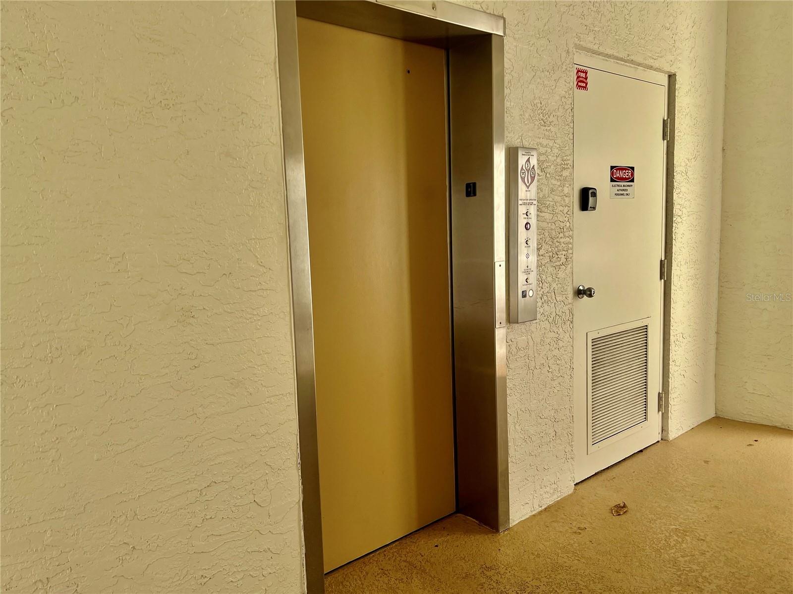 Image 15 of 24 For 443 Hamptoncrest Circle 000