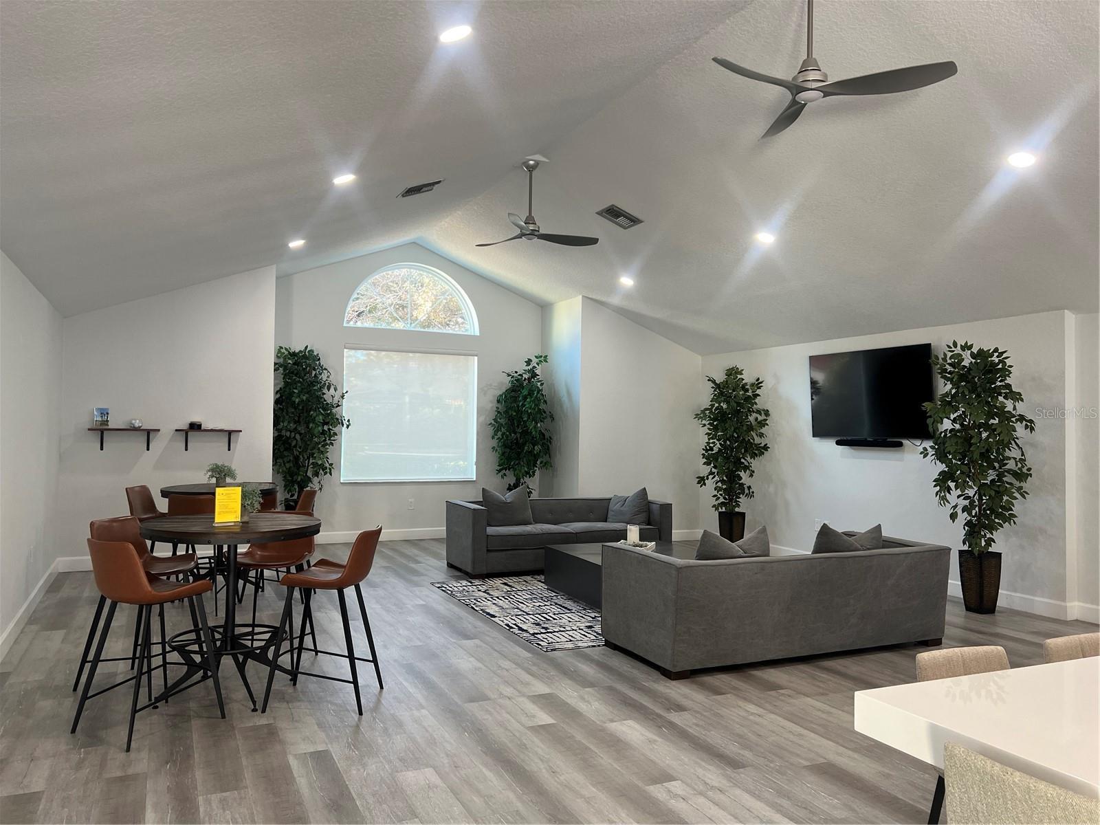 Image 21 of 24 For 443 Hamptoncrest Circle 000