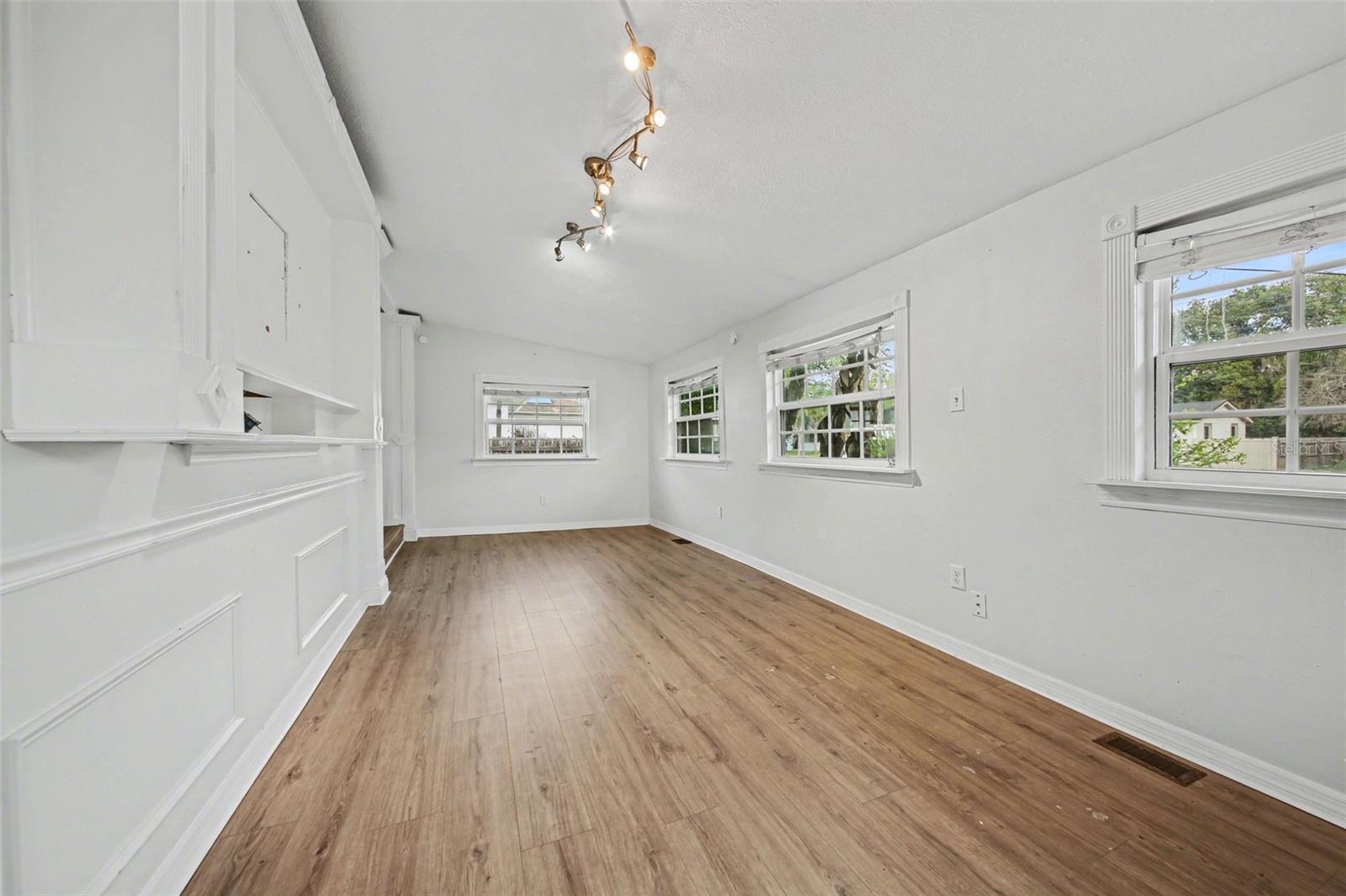 Image 14 of 28 For 10126 Frankel Street