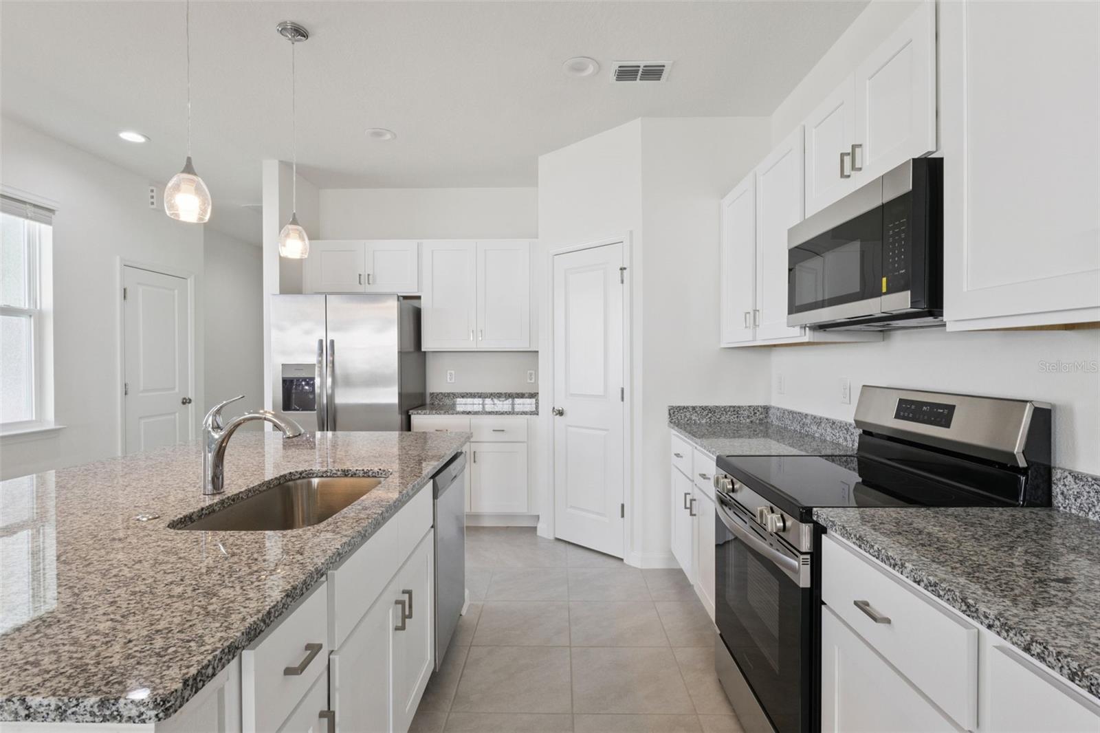 Image 10 of 23 For 3704 Watercliff Circle