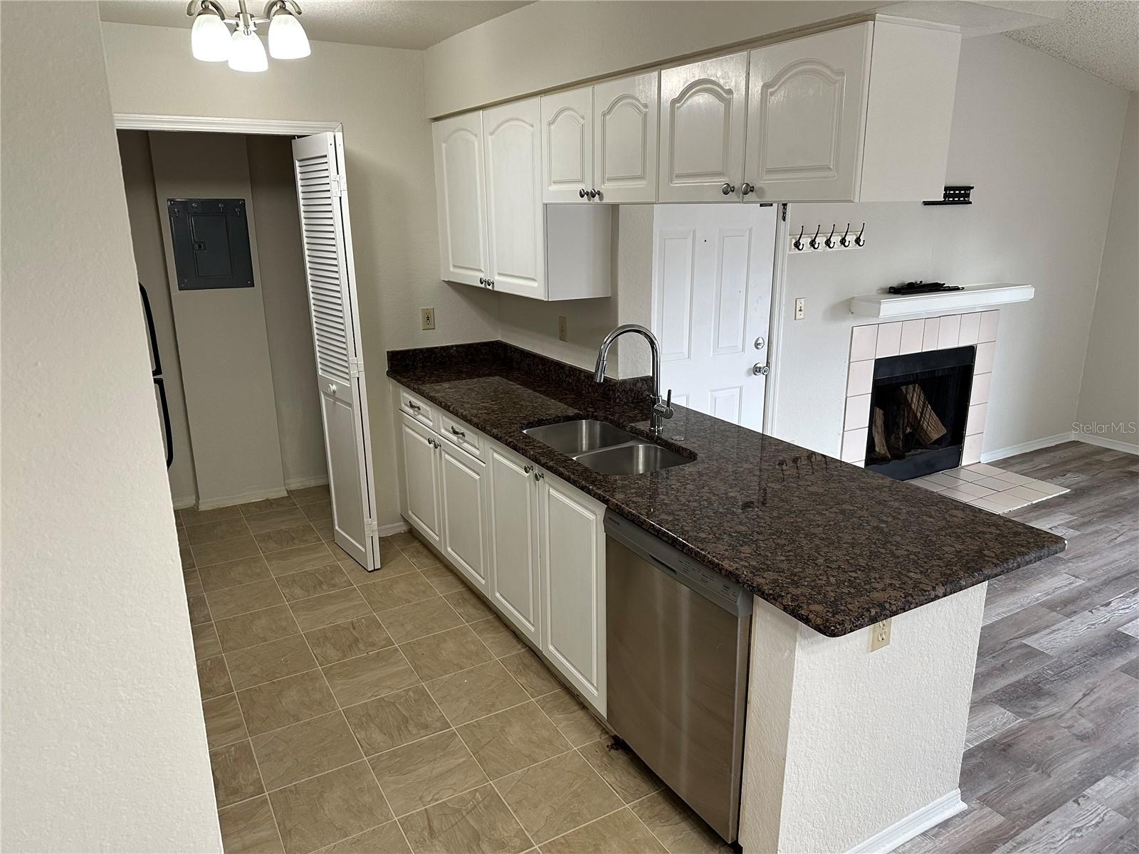 Image 5 of 11 For 2550 Alafaya Trail 3301