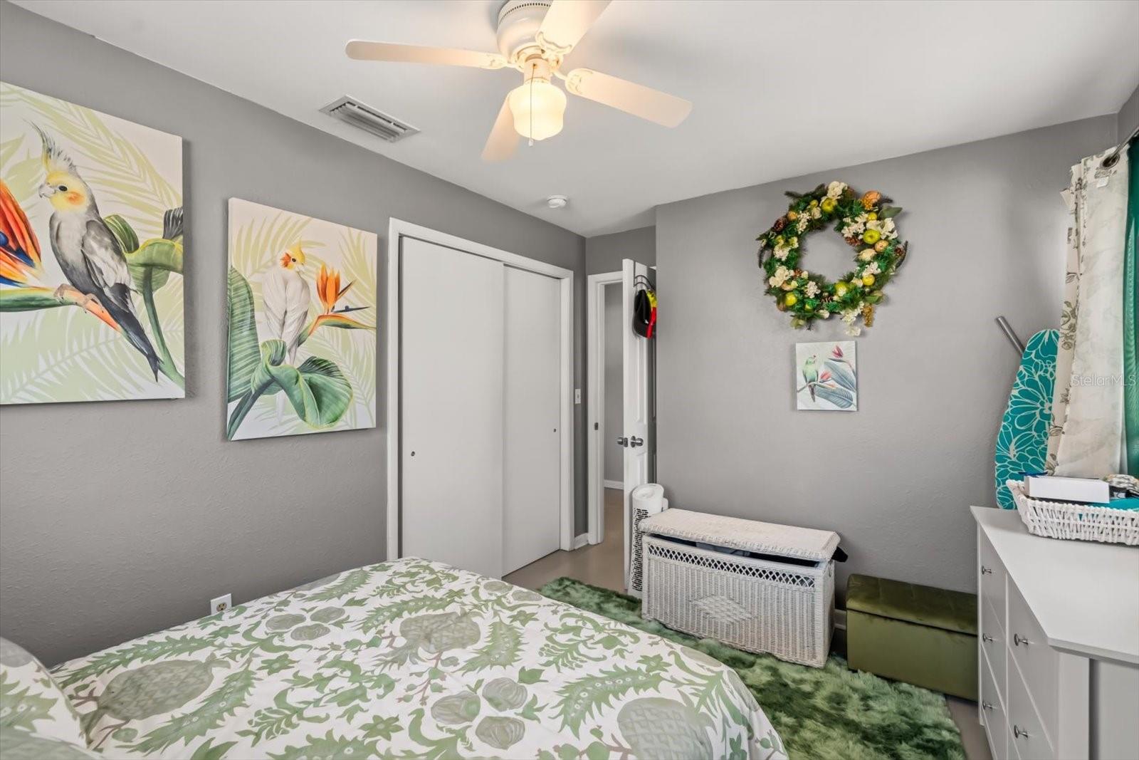 Image 10 of 30 For 820 Clifford Avenue