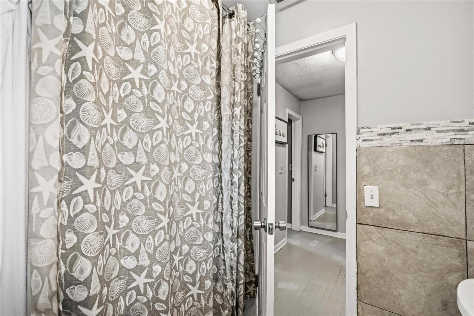 Image 12 of 30 For 820 Clifford Avenue