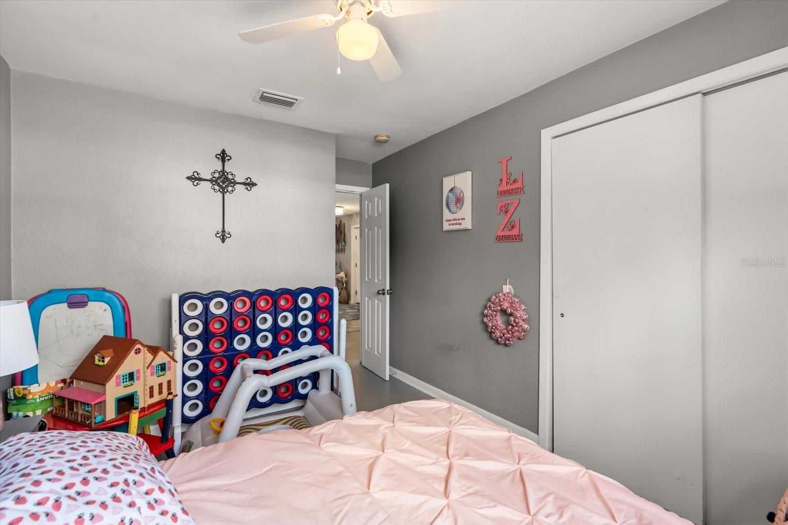 Image 14 of 30 For 820 Clifford Avenue