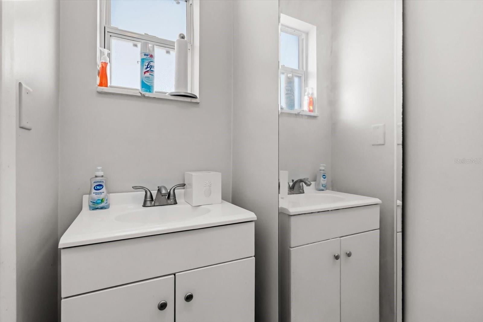 Image 22 of 30 For 820 Clifford Avenue