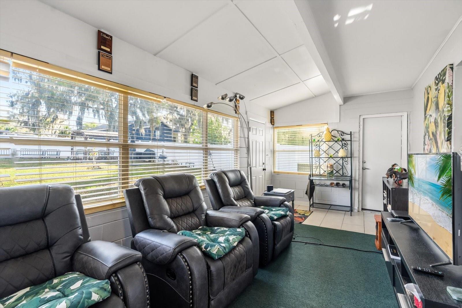 Image 23 of 30 For 820 Clifford Avenue