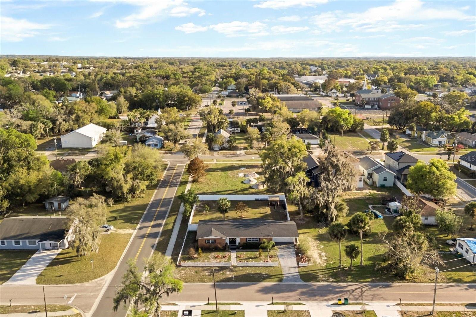 Image 27 of 30 For 820 Clifford Avenue