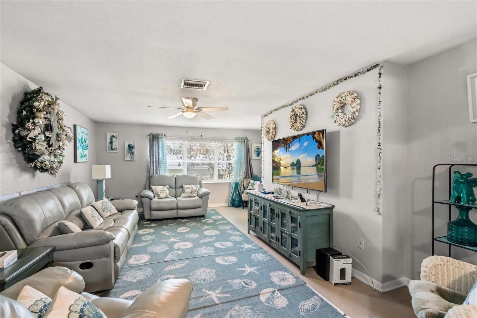 Image 3 of 30 For 820 Clifford Avenue