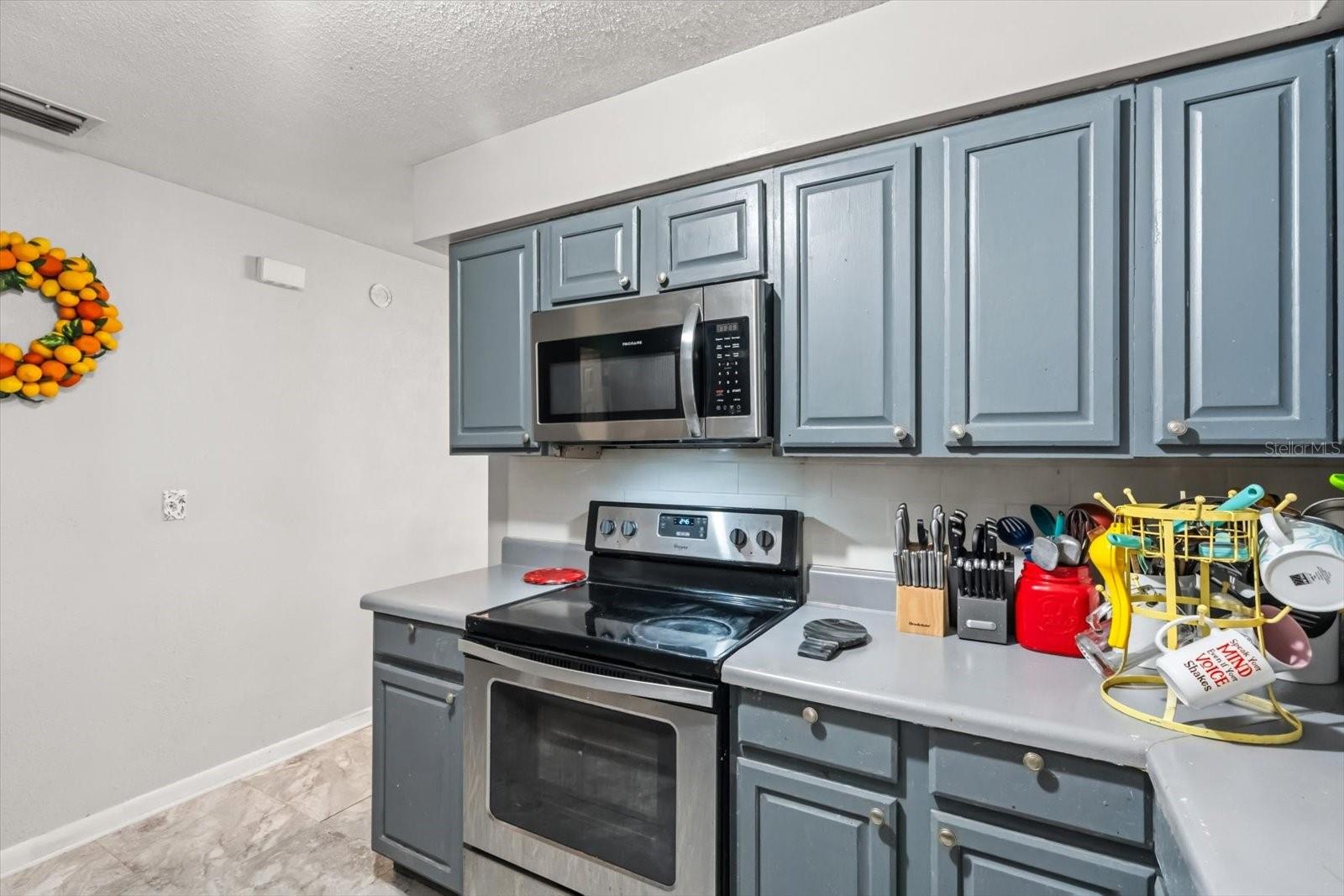 Image 7 of 30 For 820 Clifford Avenue