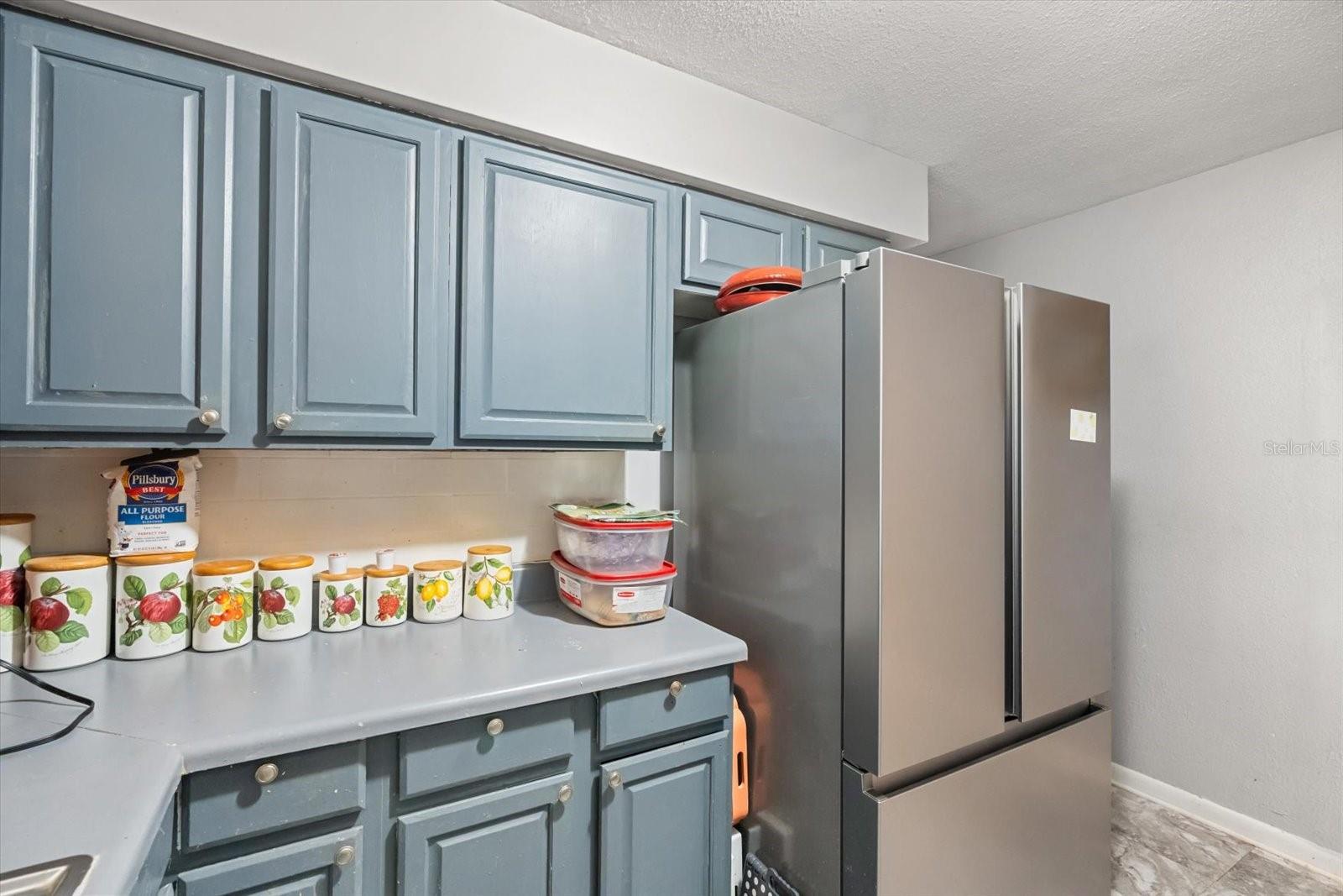 Image 8 of 30 For 820 Clifford Avenue