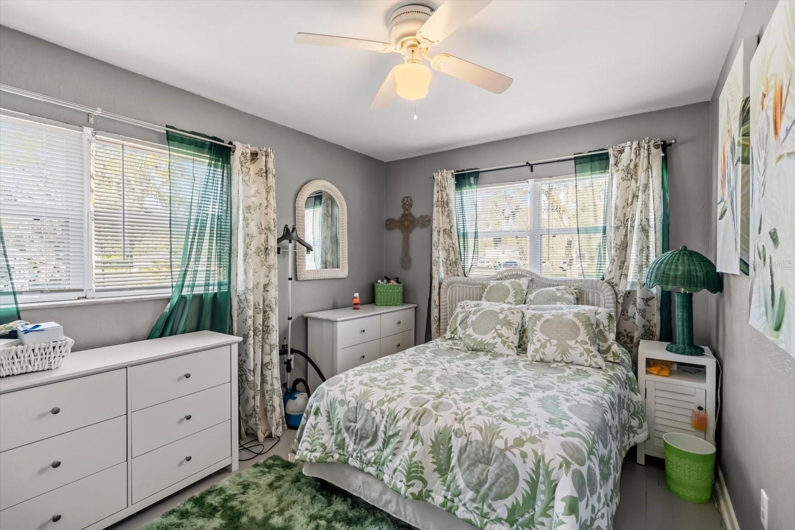 Image 9 of 30 For 820 Clifford Avenue