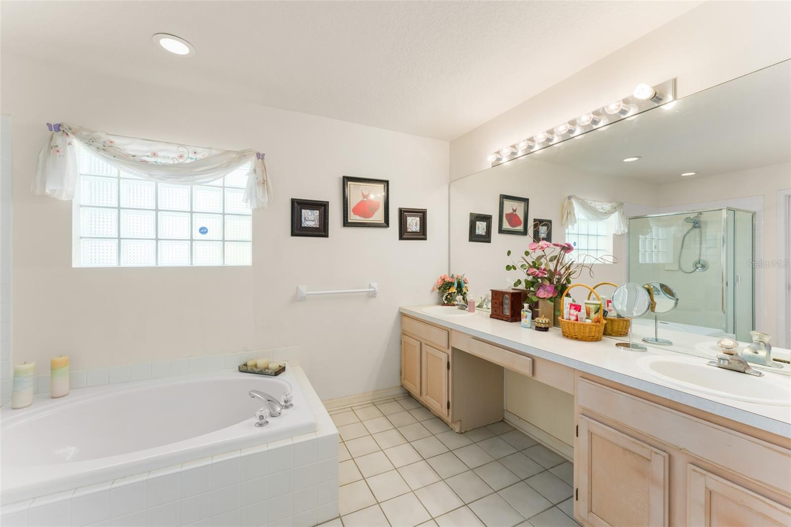 Image 25 of 43 For 925 Beresford Way