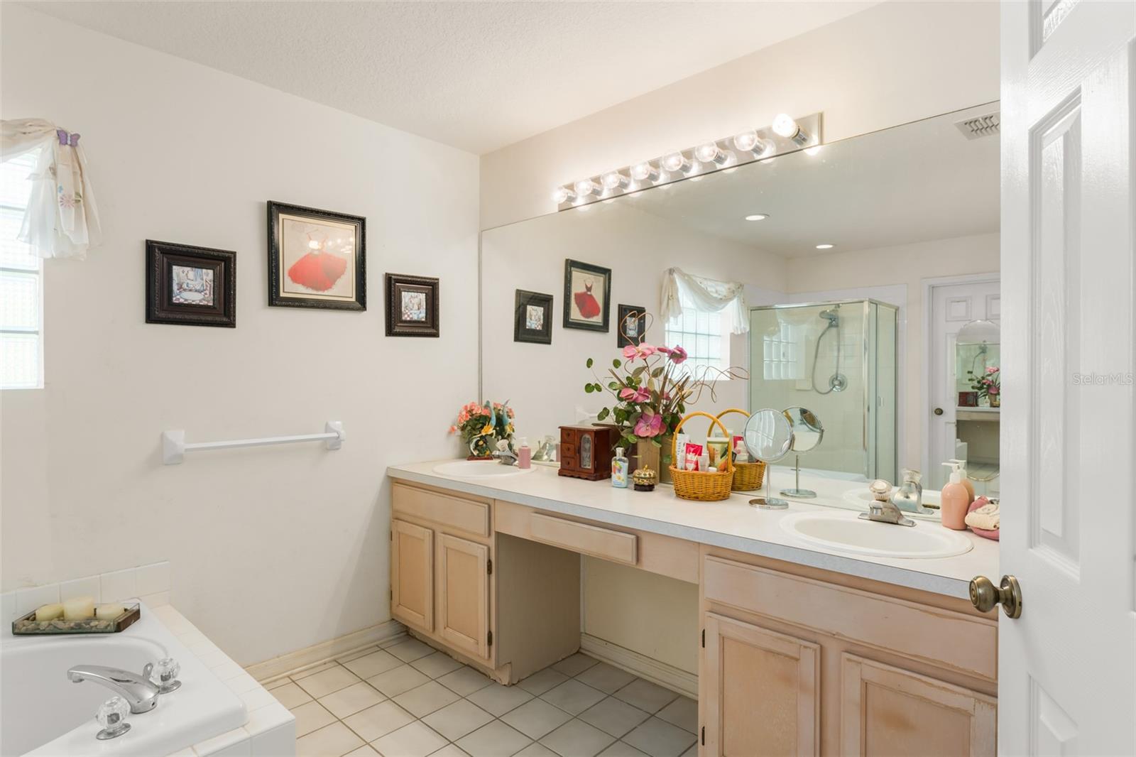 Image 27 of 43 For 925 Beresford Way