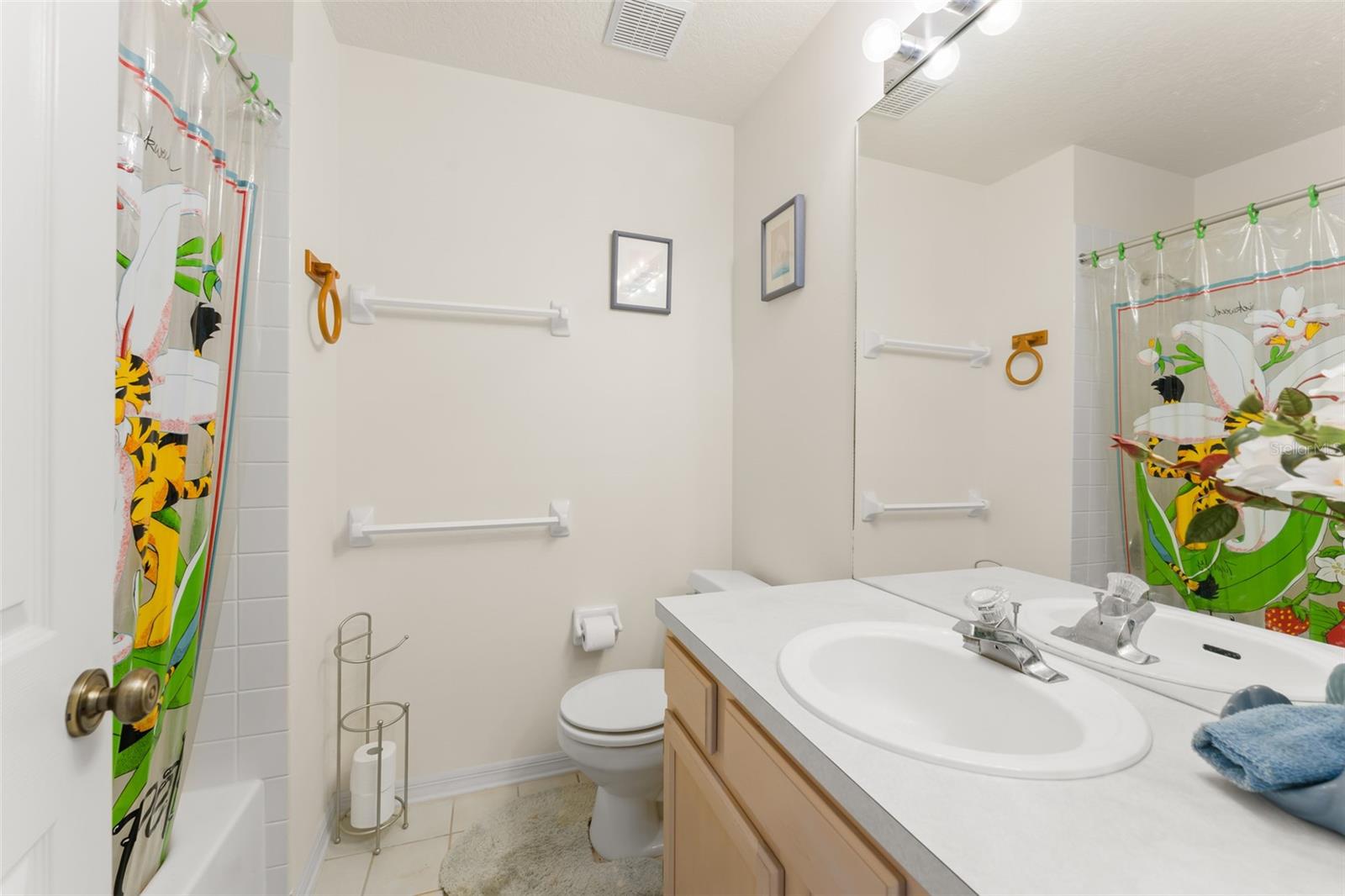 Image 32 of 43 For 925 Beresford Way