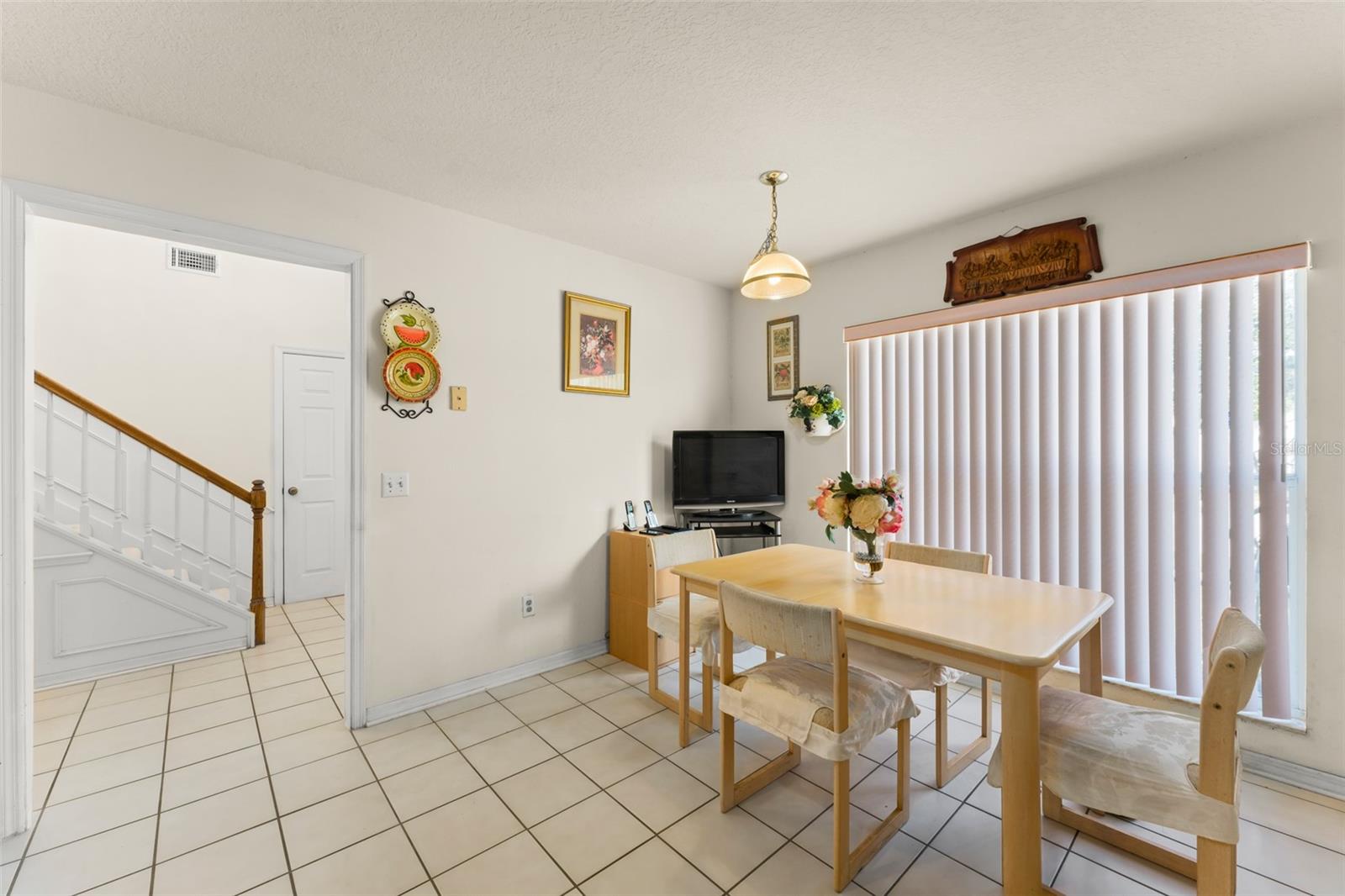 Image 6 of 43 For 925 Beresford Way