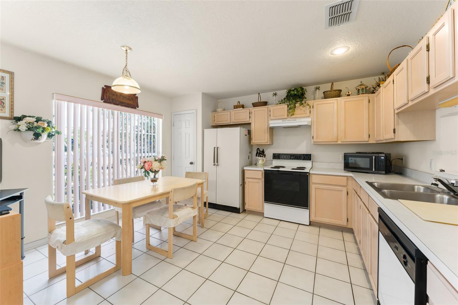 Image 7 of 43 For 925 Beresford Way