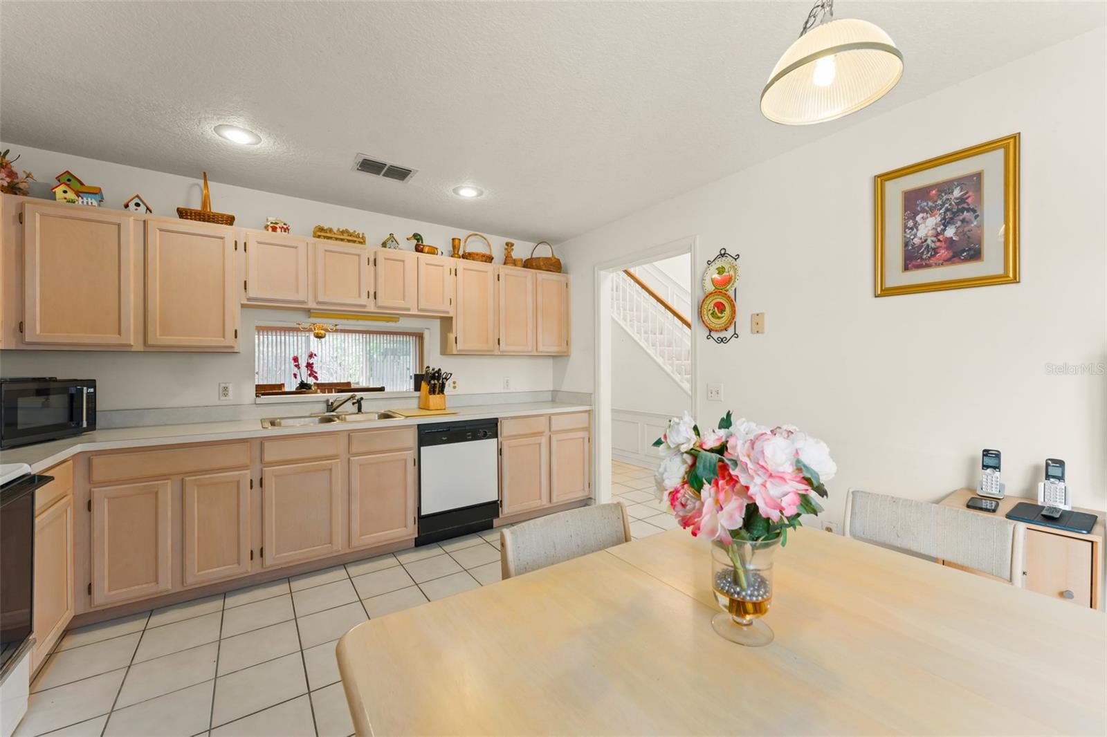 Image 9 of 43 For 925 Beresford Way