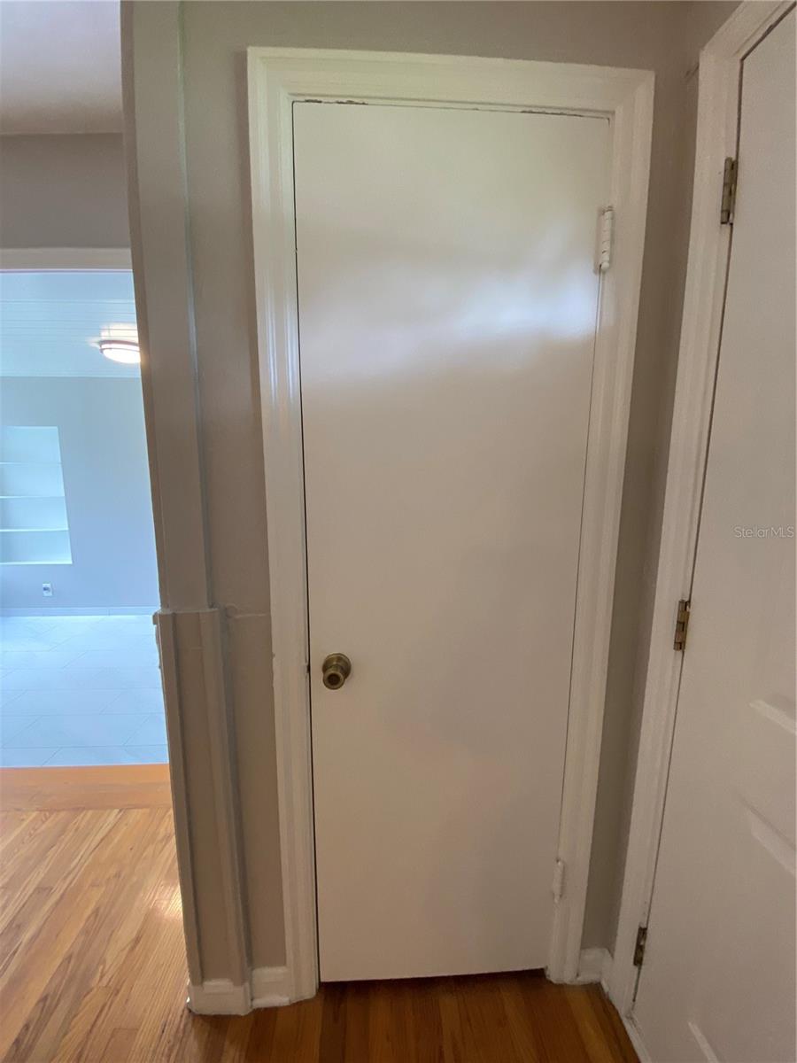 Image 13 of 37 For 1044 Bumby Avenue