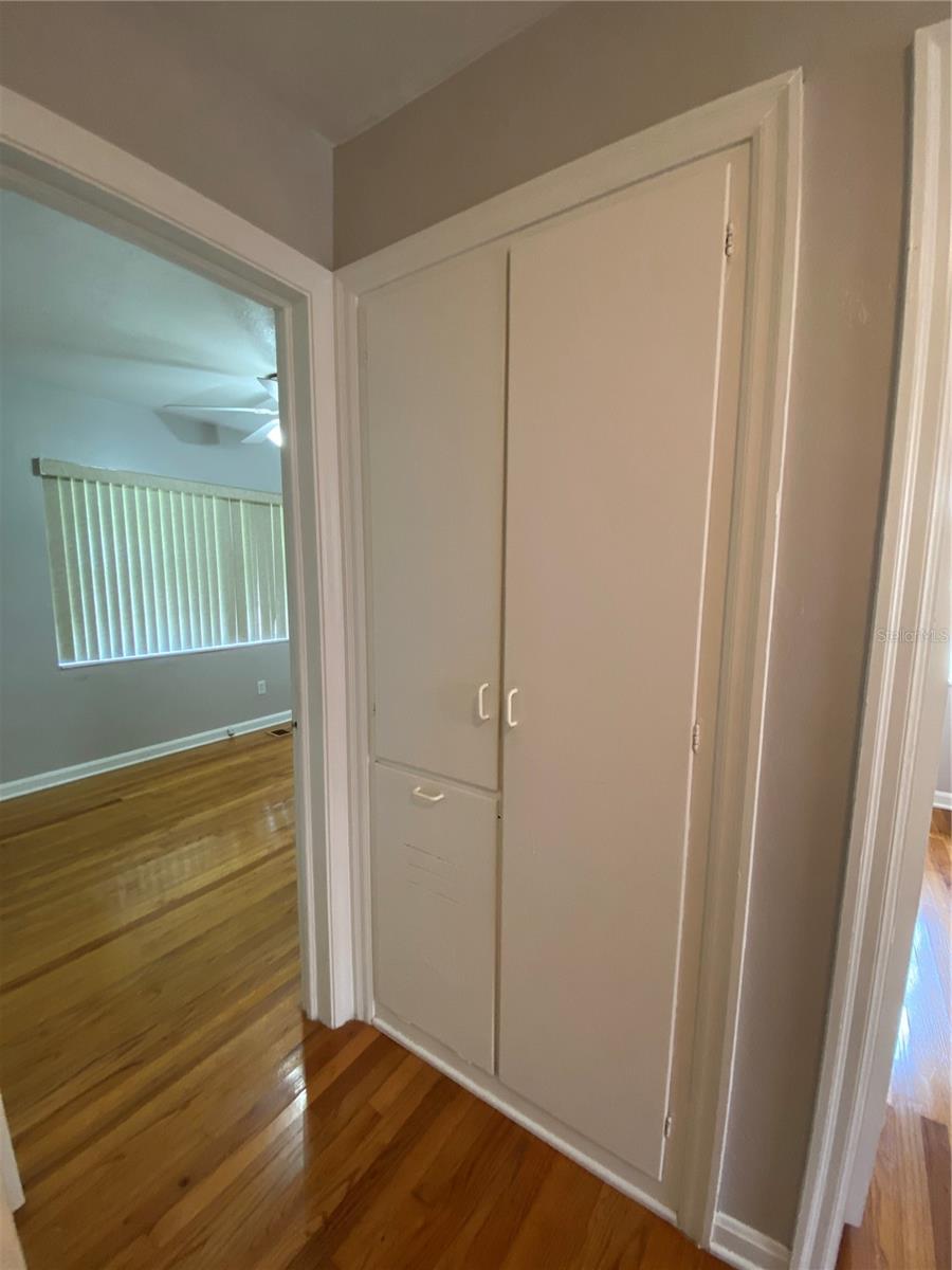 Image 16 of 37 For 1044 Bumby Avenue