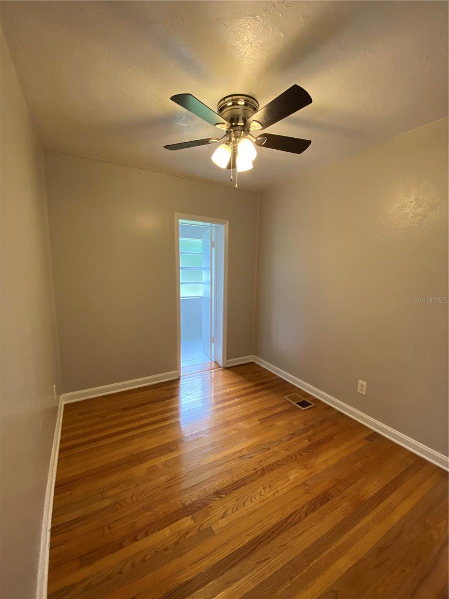 Image 17 of 37 For 1044 Bumby Avenue