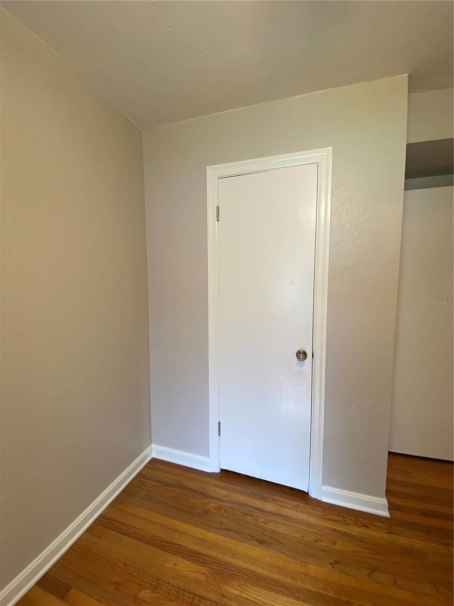 Image 18 of 37 For 1044 Bumby Avenue