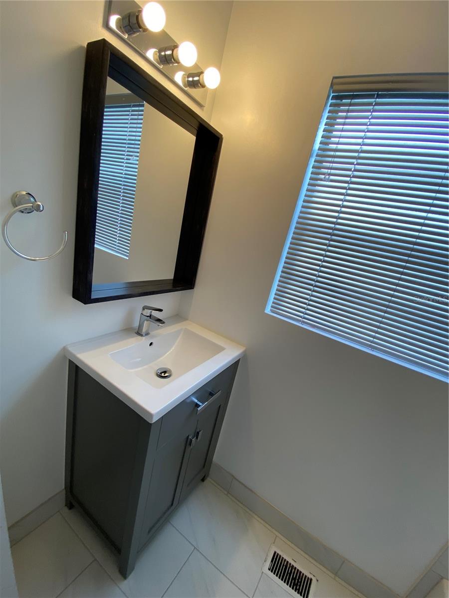 Image 24 of 37 For 1044 Bumby Avenue