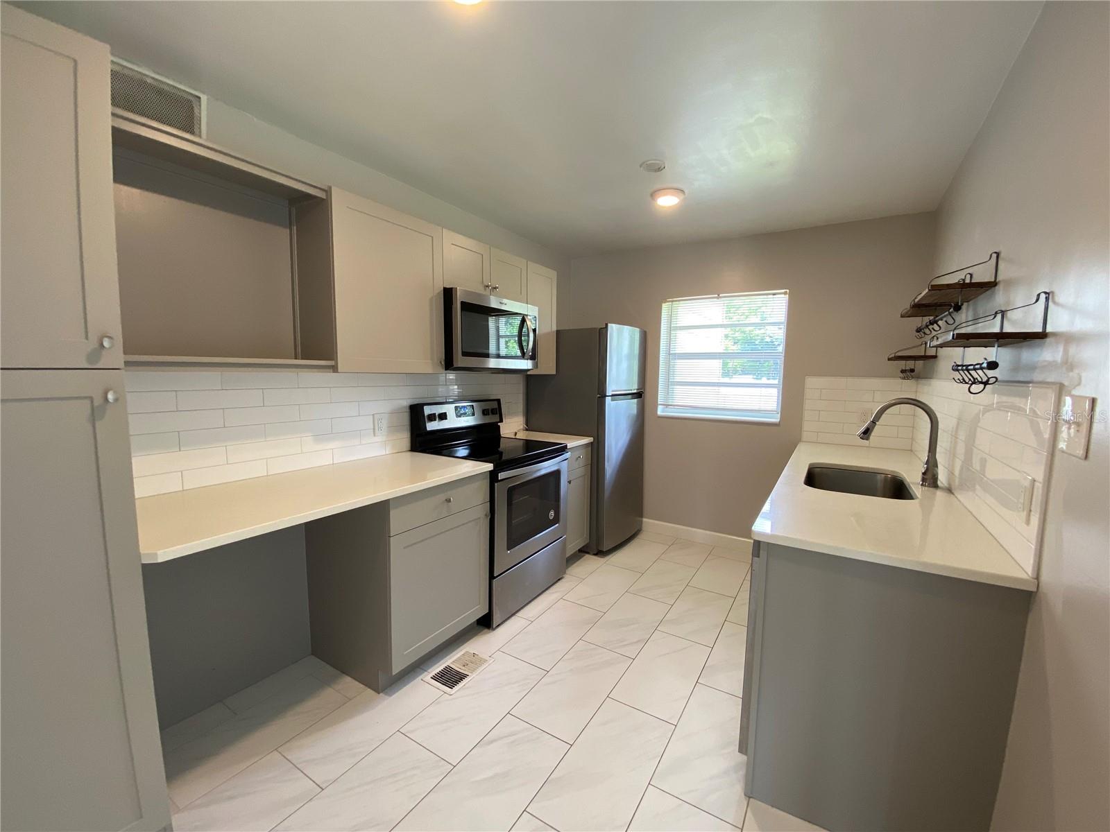 Image 4 of 37 For 1044 Bumby Avenue